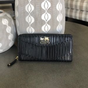 Ladies Coach Wallet